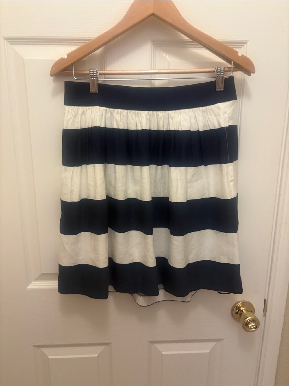 Banana Republic size 6 Classic Navy and White Striped A-Line Skirt
